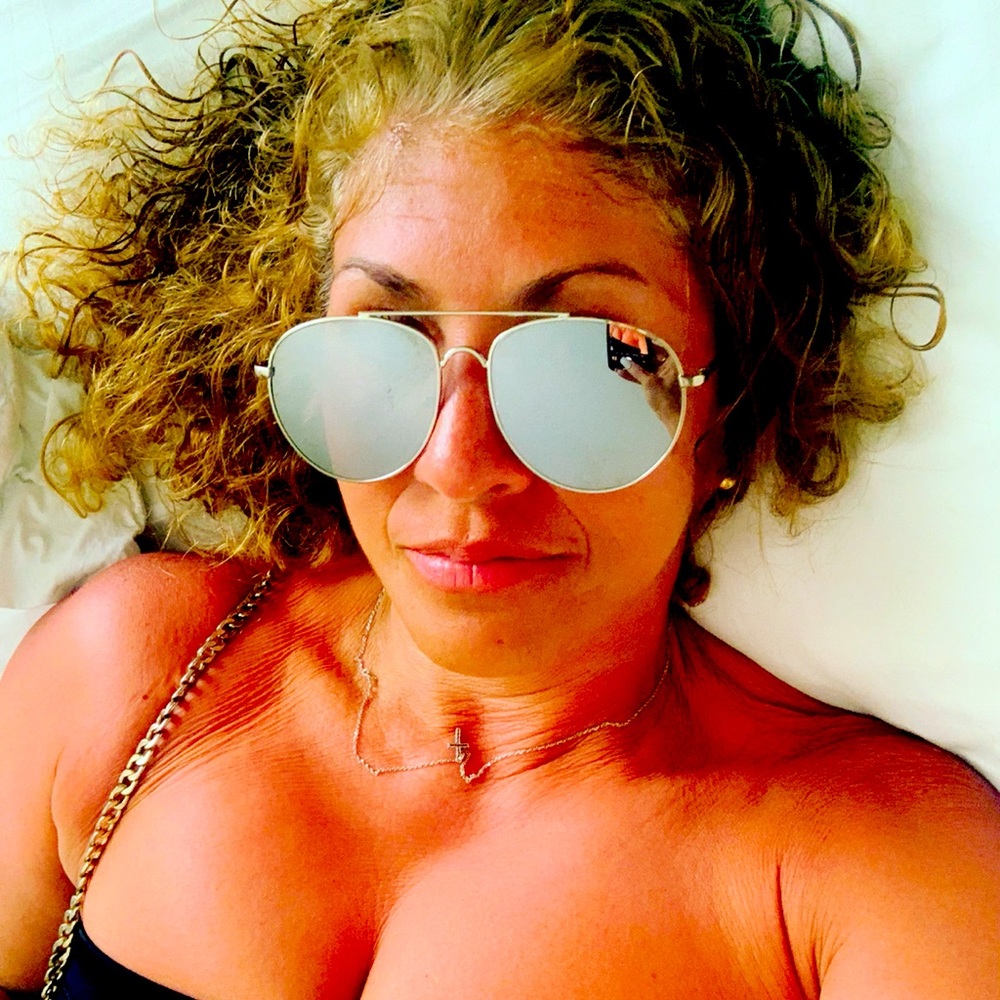 Meet your Posher, Yvette